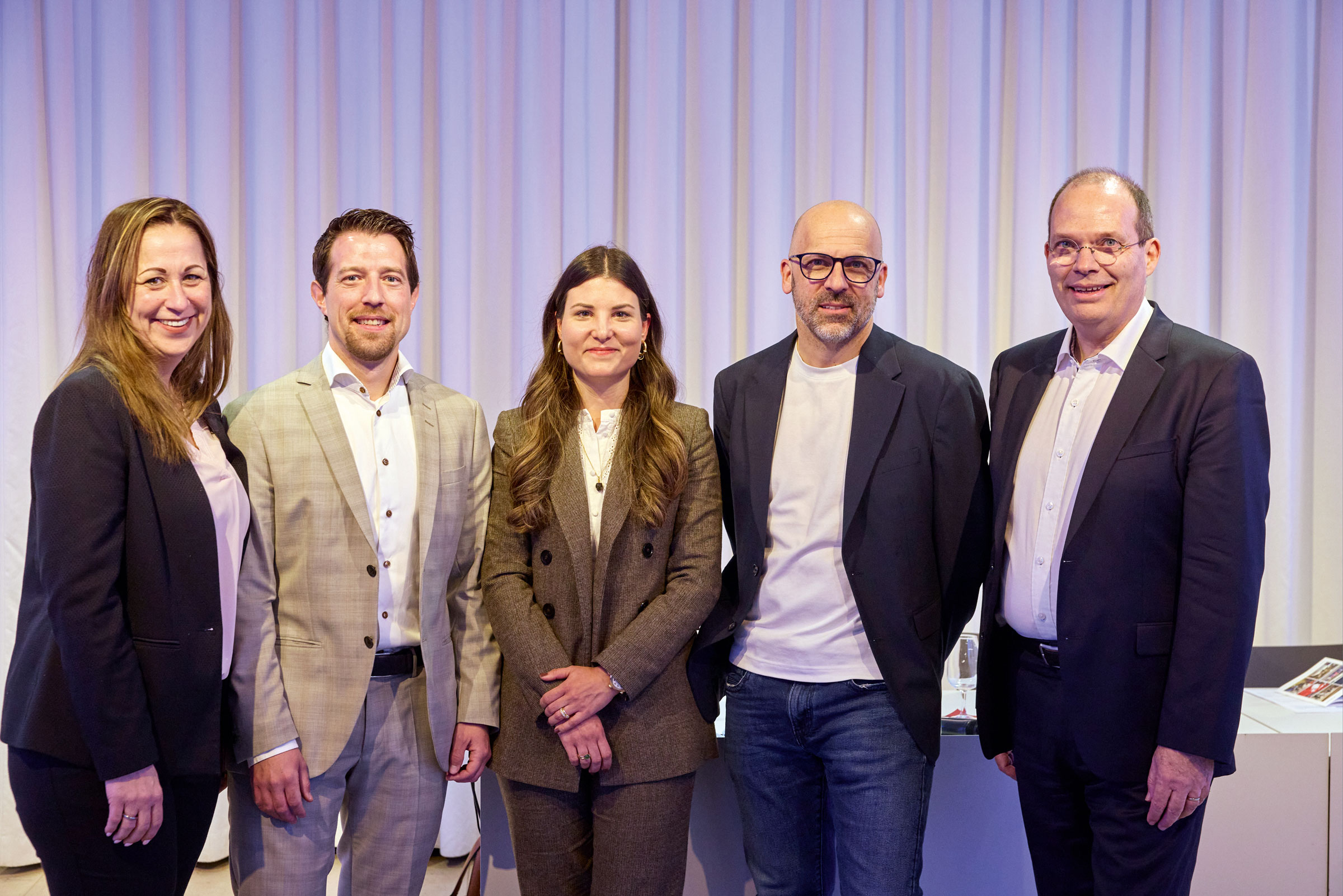 Vorstand v. l. n. r.: Rosmarie Obermayer-Marra, Roman Odermatt, Jill van der Lely, Dr. Rolf Meyer, Nicolas Gardette (es fehlt Jona Fahrländer)